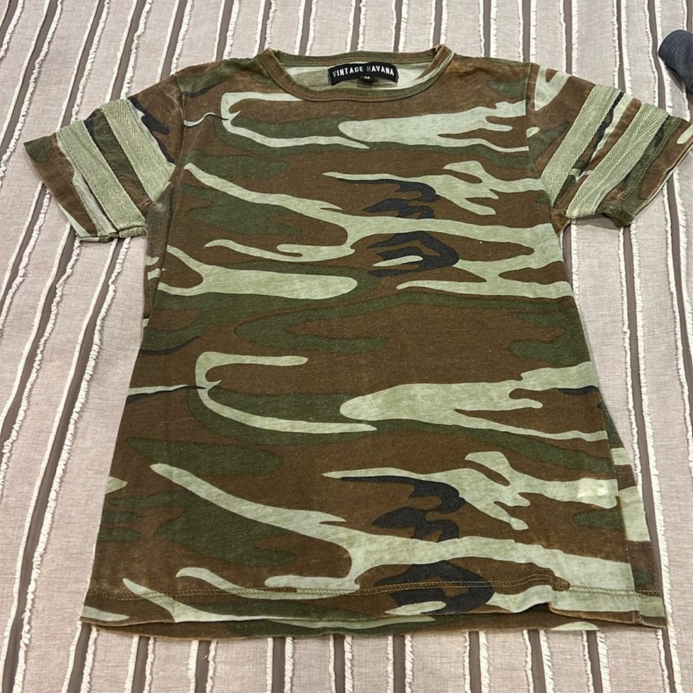 Boys SZ M VINTAGE HAVANA camo t-shirt